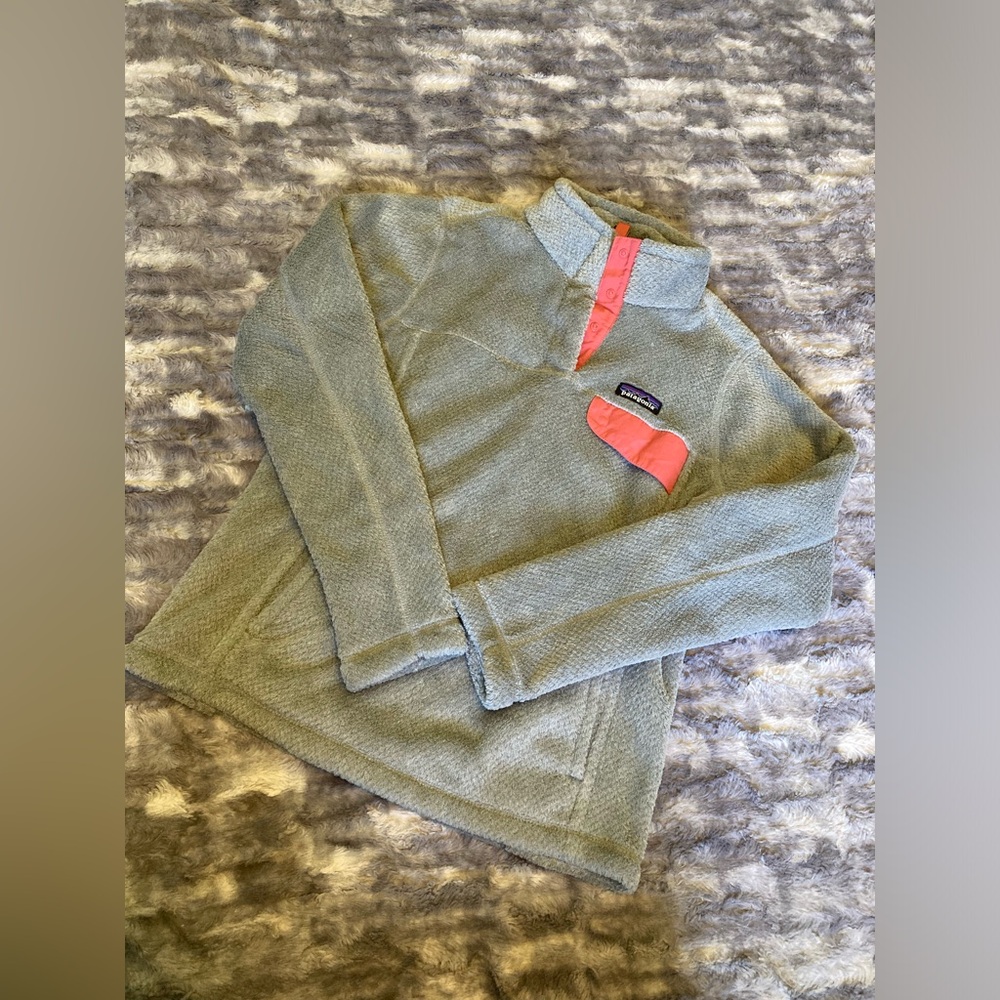 Patagonia, size small, polar tec thermal pro, warm, soft and cozy pullover